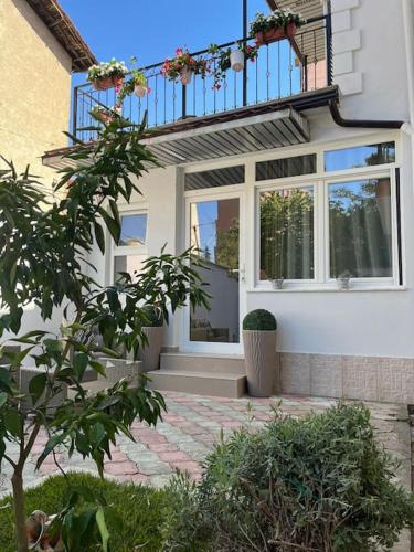 Florents 1-Bd Villa, free parking and garden, Tirana (photo 7)