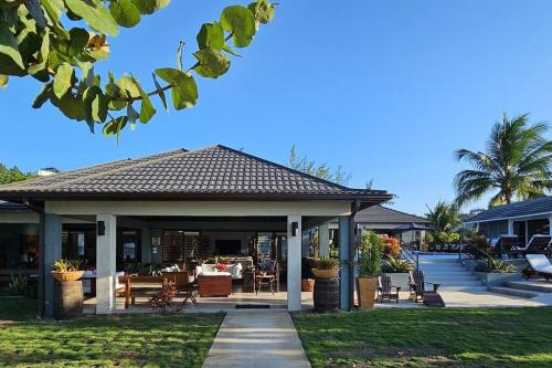 Villa Fantasy private beach and private pool in Rio Bueno