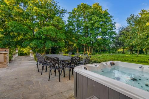 Kümblustünn, Beccles Georgian Mansion l 9 Bedrooms, Hot Tub & Parkland in Barsham