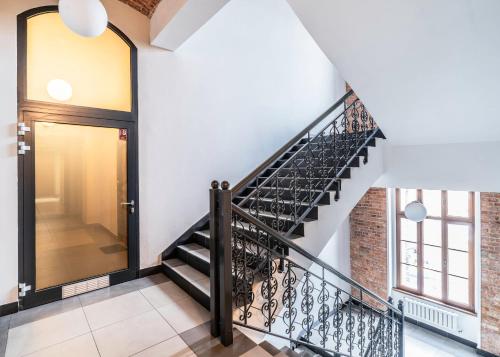 Apartament z osobną sypialnią w pięknej kamienicy w centrum, Breslau (Foto 10)
