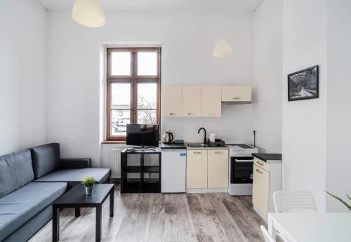 Apartament z osobną sypialnią w pięknej kamienicy w centrum, Breslau (Foto 3)
