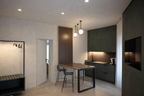 Quadruple Room with Bath image 7