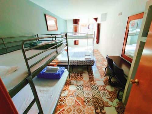 Quadruple Room with Shared Bathroom image 4
