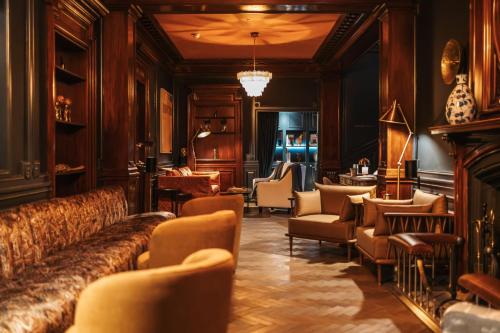 حانة/استراحة, Pine Trees Hotel Pitlochry in بيتلوشرى