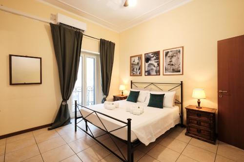 Colosseum 3 rooms & 4 bathrooms with garden, Rome (photo 3)