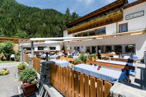 Viesnīcas āriene, Hotel Restaurant Waldheim in Martello