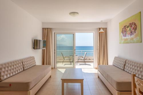 Marina Bay Hotel in Skala