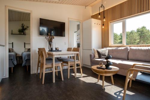 2 bedrooms, 5 beds