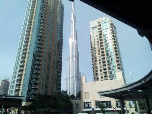 Luxurious Apartment next to Burj Khalifa and Dubai Mall - image 8