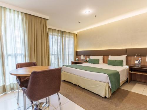 Athos Bulcao Hplus Executive in โมนูเมนตัล อาซิส