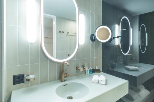 room detail thumbnail 2