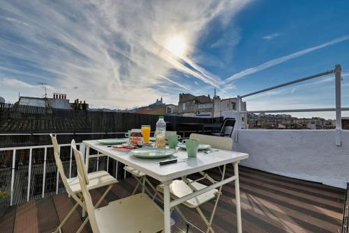 Le Grand Marseillais Terrasse vu Notre Dame