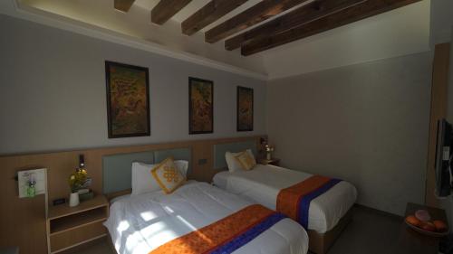 2 twin beds