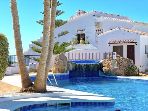 Three-Bedroom Apartment with Sea View image 9