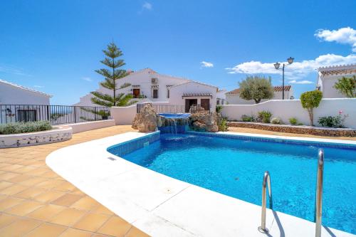 Three-Bedroom Apartment with Sea View image 6