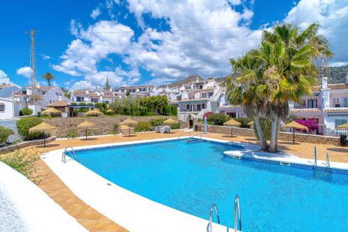 Three-Bedroom Apartment with Sea View image 5