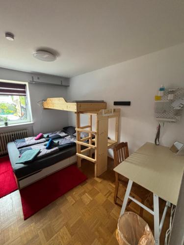 1 Privatzimmer möbliert gut ausgestattet und gute Anbindung Bus Bahn (1 Privatzimmer mobliert gut ausgestattet und gute Anbindung Bus Bahn) in Ottobrunn