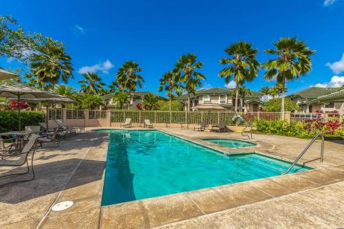 Elegant air-conditioned villa by golf course near beaches shopping dining - image 2