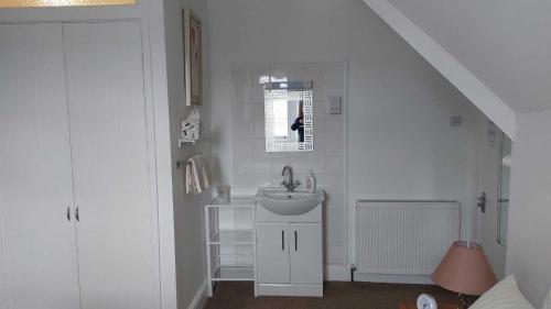 Standard Double Room image 4