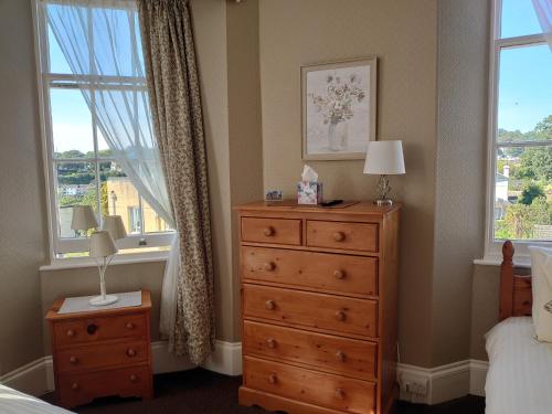 Quadruple Room with Private Bathroom image 5