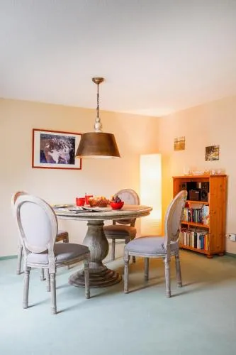 Wohlfühlferienwohnung auf dem malerischen Gut Priesholz mit Sauna und Garten in Rabenholz, Deutschland