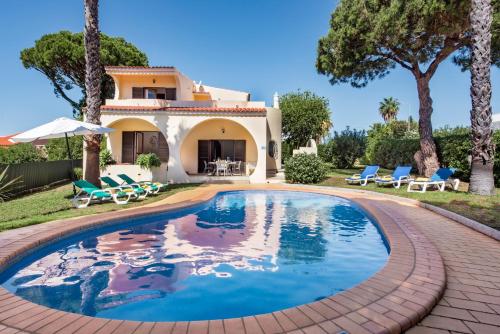 Located in an exclusive residential area of Vilamoura - image 10