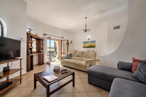 Located in an exclusive residential area of Vilamoura - image 9