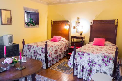 2 twin beds