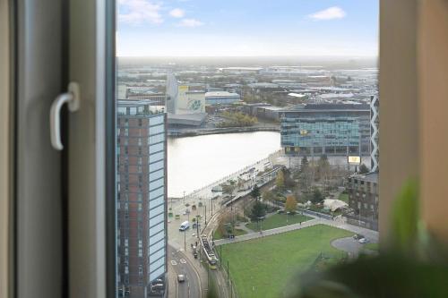 NEW! 1BR in Media City Free WIFI