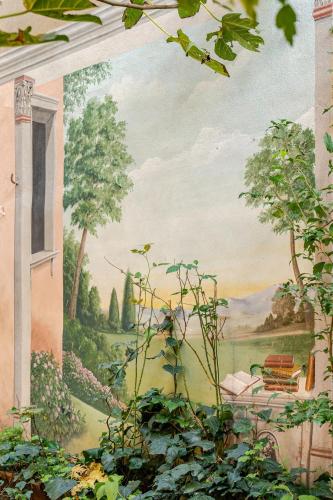 One-Bedroom Apartment image 1