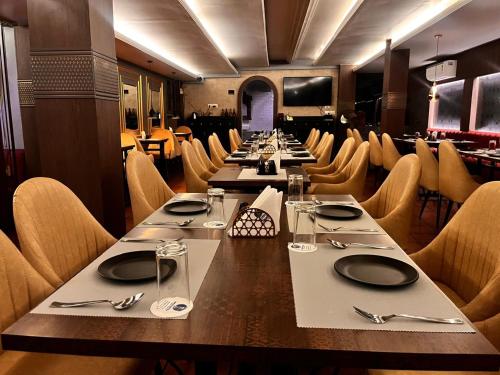 Restaurant, INDUS TIARA- A Corporate Boutique Hotel in Siliguri