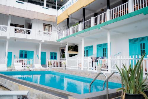 Asanka Surf House & Restaurant with pool