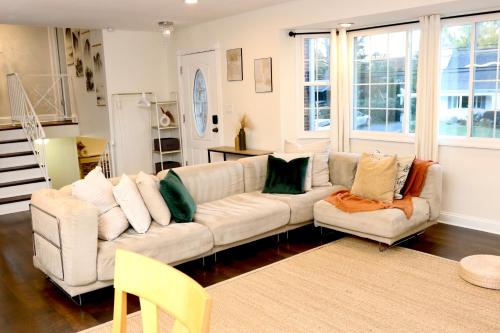 Modern 4 Bd Retreat Free Parking in Silver Spring, USA