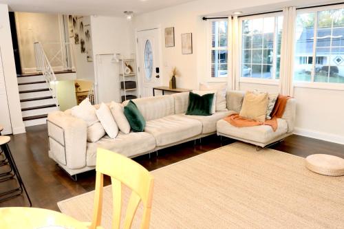 Modern 4 Bd Retreat Free Parking in Silver Spring, USA
