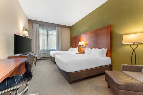 คอมฟอร์ต อินน์ แอนด์ สวีท ลาวาล - คัมเบอร์แลนด์ (Comfort Inn & Suites LaVale - Cumberland) in ลาวาล (แมรีแลนด์)