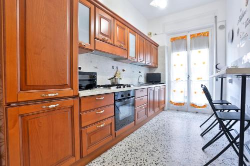 GuesHost - Casa Caramata Airy Apartment near the Sea, Salerno (foto 6)