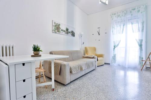 GuesHost - Casa Caramata Airy Apartment near the Sea, Salerno (foto 3)