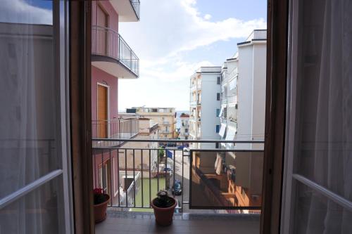 GuesHost - Casa Caramata Airy Apartment near the Sea, Salerno (foto 7)
