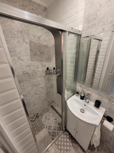 Bathroom, Deco Studio City Residence in Vac