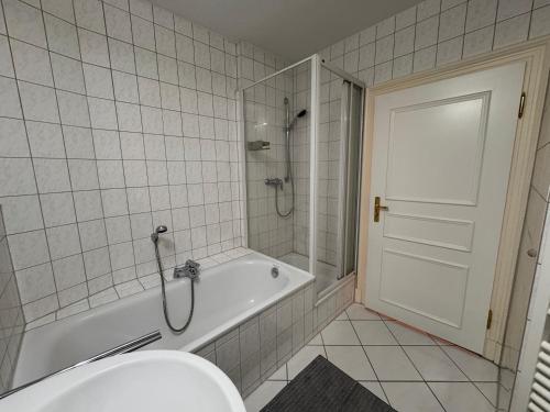 Modernes Hochparterre Apartment im Waldstraßenviertel, Lipsko (fotografie 7)