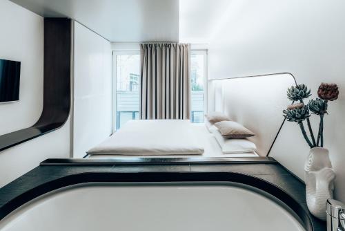 Double Room with Bath image 3