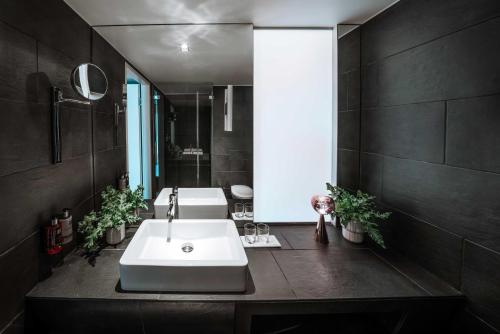 Single Room image 4