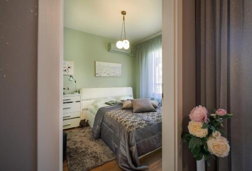 Bright Inn - Holiday & Business Apartment, София (фото 9)
