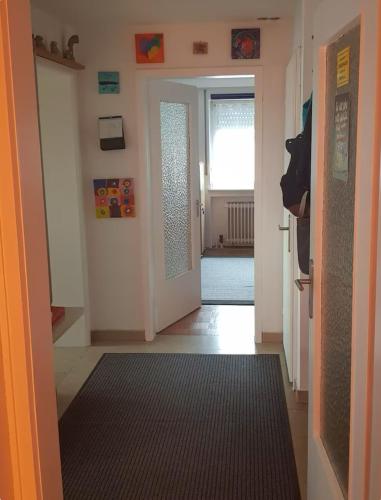 1 Privatzimmer möbliert gut ausgestattet und gute Anbindung Bus Bahn (1 Privatzimmer mobliert gut ausgestattet und gute Anbindung Bus Bahn) in Ottobrunn