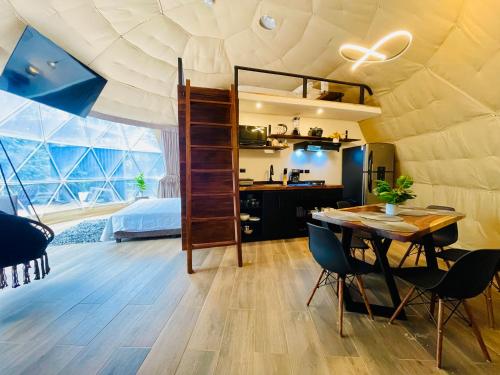 Serenity Glampings Quinta Montaña (Serenity Glampings Quinta Montana) in Cobano