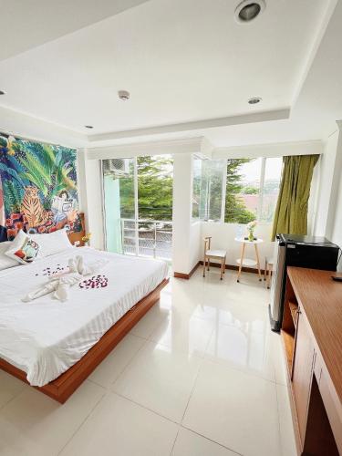 Lanting House Phuket - Tap to explore photos