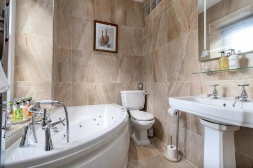 Afon Rhaiadr Country House - image 6