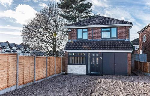 Perfect for CONTRACTORS Dudley - image 3