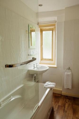 Best Western Walworth Castle Hotel - image 2