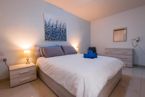 SH5A - Qawra 2 Bedroom Apartment in Prime Location 3